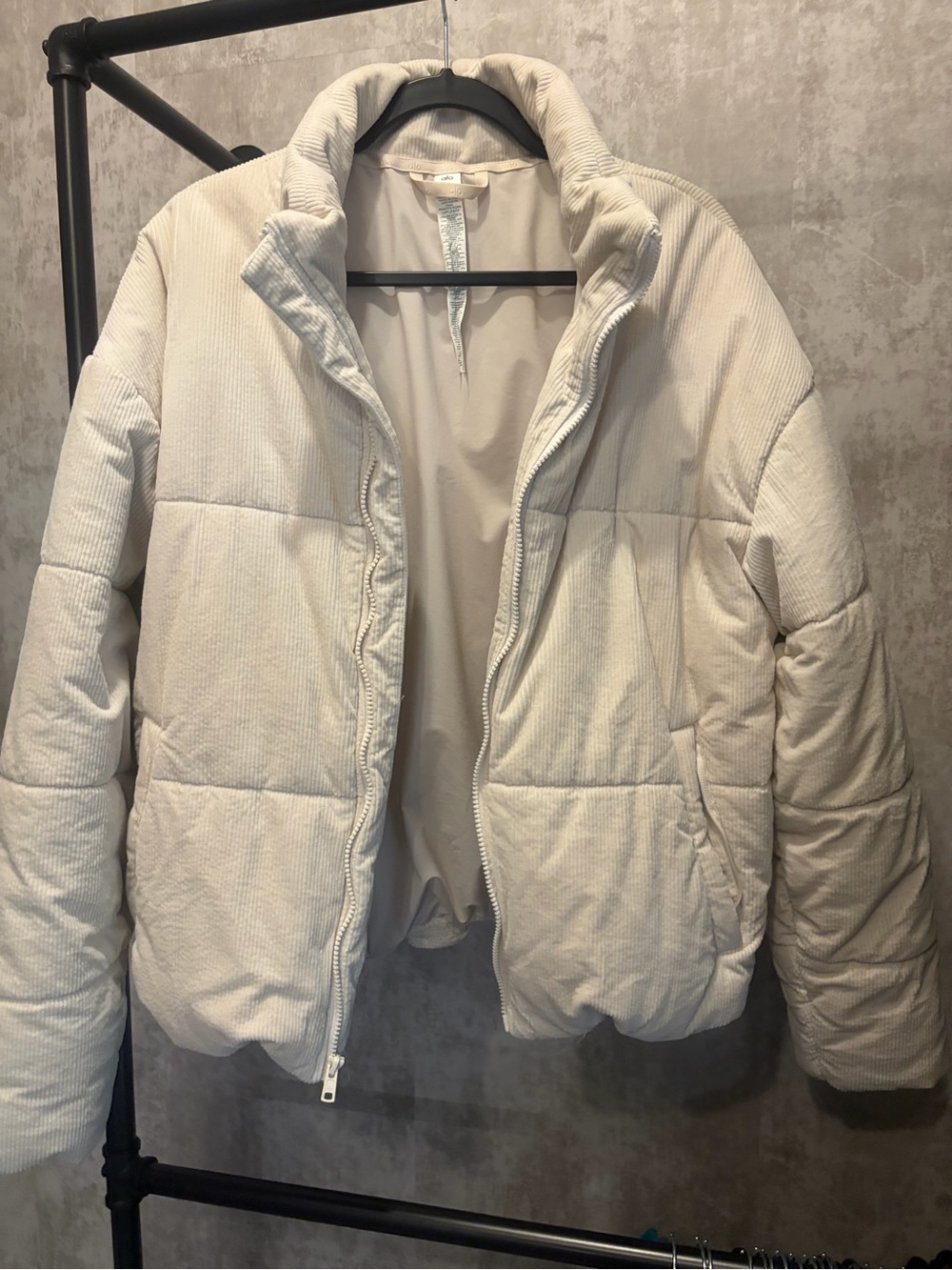 ALO Yoga Corduroy Stage Puffer Jacket (unisex)